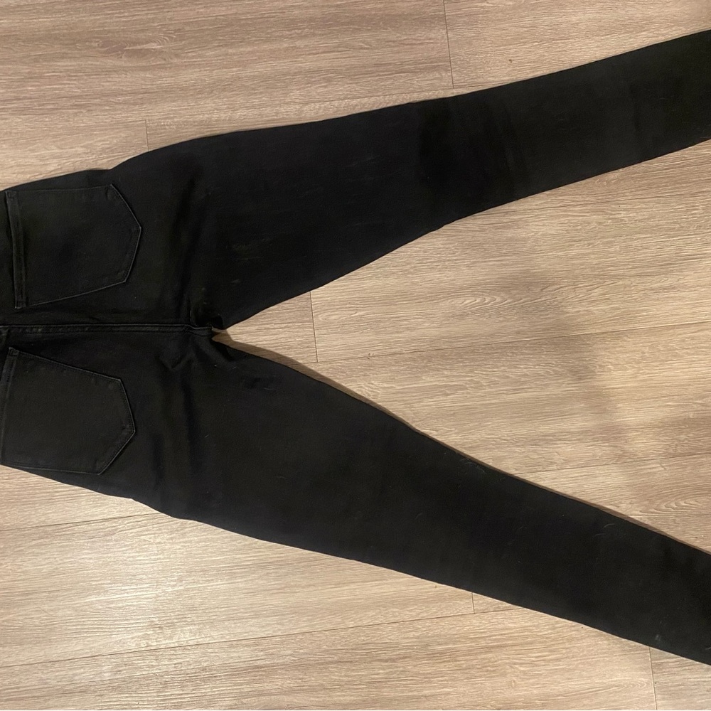 Abercrombie black distress knee size 24L